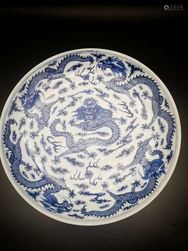 A Chinese porcelain plate from the 18th to the 19th century