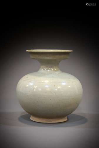 A Chinese vase from the 12th to the 13th century