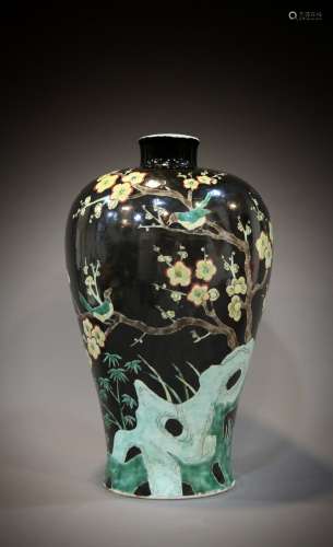 A Chinese 18th-19th century bottle