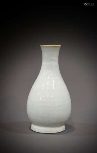 A Chinese vase from the 12th to the 13th century