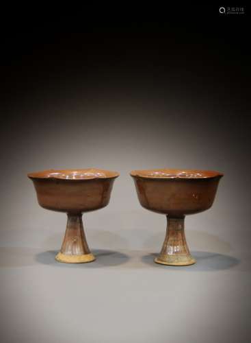 2 Chinese cups from the 12th to the 13th centuries