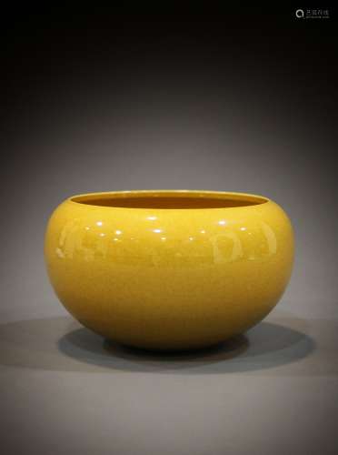 A Chinese yellow porcelain of the 18th century