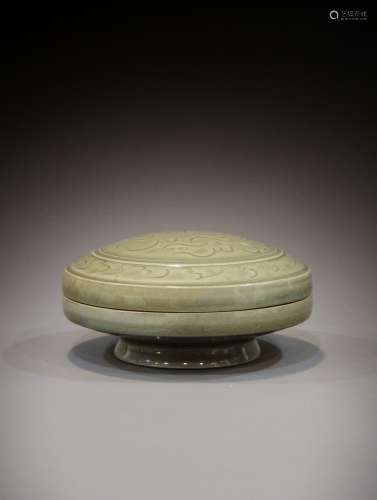 A large box of China from the 12th to the 13th centuries