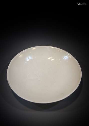 A Chinese porcelain plate from the 10th to the 12th century