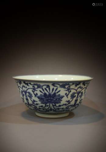 A Chinese porcelain bowl from the 18th to the 19th century