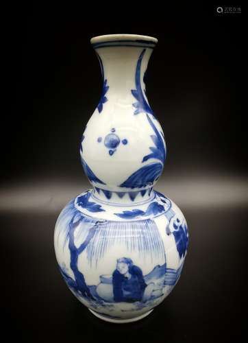 A Chinese 18th century porcelain vase