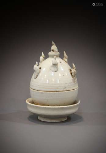 A Chinese incense burner from the 12th to the 13th century