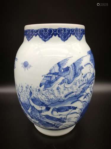 A Chinese 18th century porcelain jar