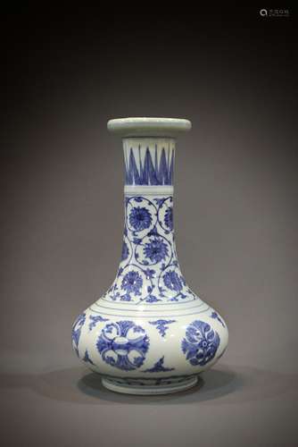 A Chinese fruit porcelain of the 19th-20th centuries