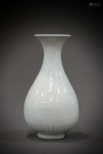 A Chinese 13th century white vase