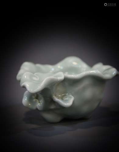 A Chinese 18th-century porcelain artwork