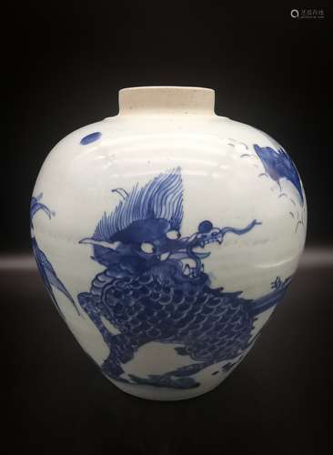 A Chinese 18th century porcelain jar