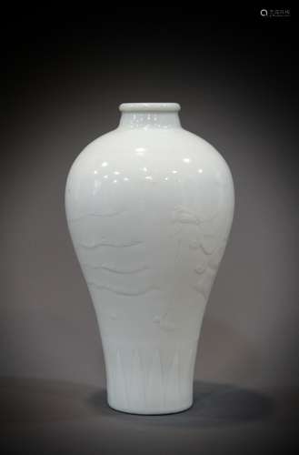 A Chinese 13th century white vase