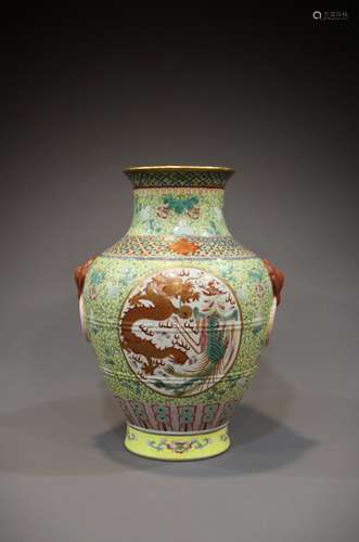 A Chinese porcelain artwork from the 19th to the 20th centur...