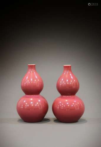 2 Red Vases of the 18th Century in China