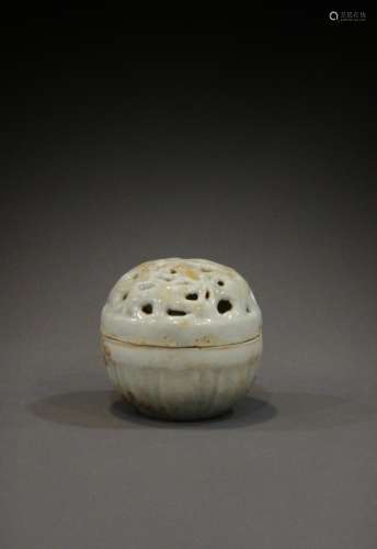 A Chinese porcelain incense burner from the 12th to the 13th...