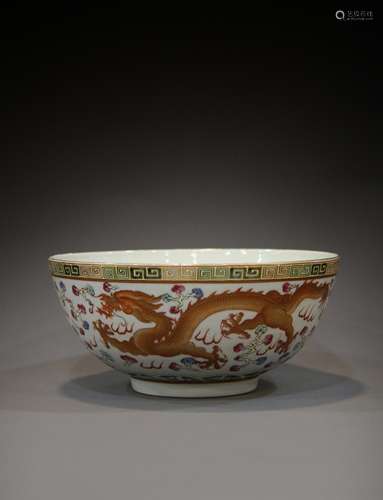 A Chinese bowl from the 19th to the 20th century