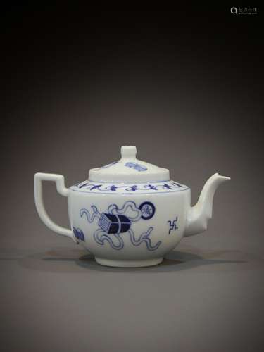 A Chinese 20th century porcelain teapot