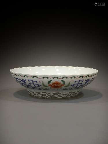 A Chinese 19th century porcelain artwork