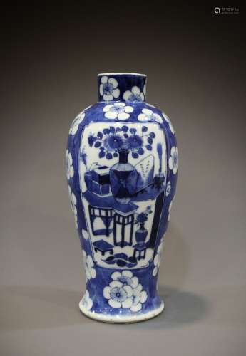 A Chinese porcelain artwork from the 19th to the 20th centur...