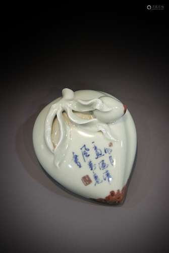 A Chinese fruit porcelain of the 19th-20th centuries