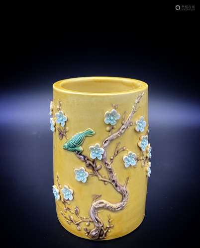 A Chinese yellow porcelain of the 19th-20th centuries