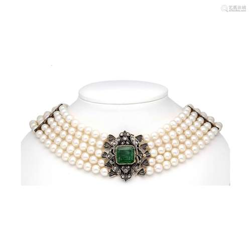 Emerald-Akoya pearl necklace w