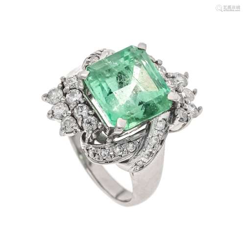 Emerald diamond ring platinum