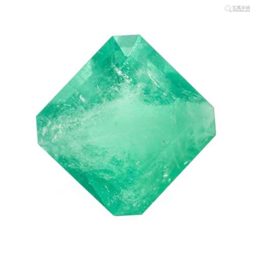Emerald 63,27 ct in emerald cu