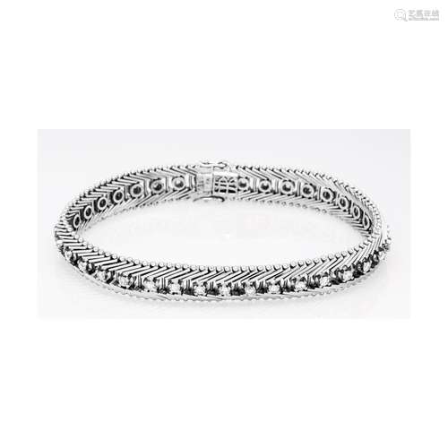 Brilliant-cut diamond bracelet