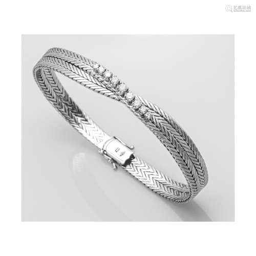 Brilliant-cut diamond bracelet