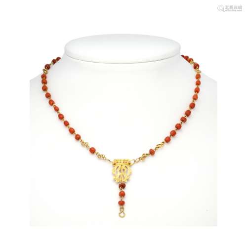 Coral necklace with intermedia