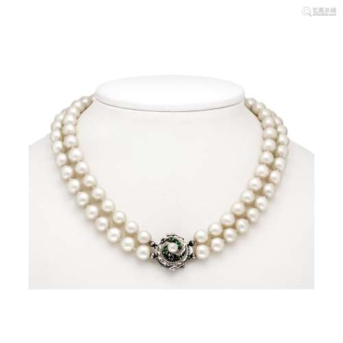 Emerald-Akoya pearl necklace c