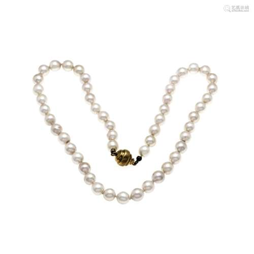 Pearl necklace with ball clasp