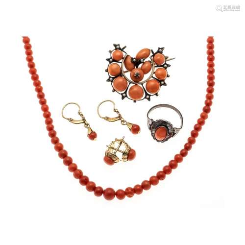 Coral collection necklace with