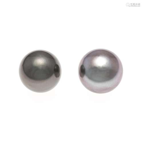 2 silver-grey Tahitian pearls
