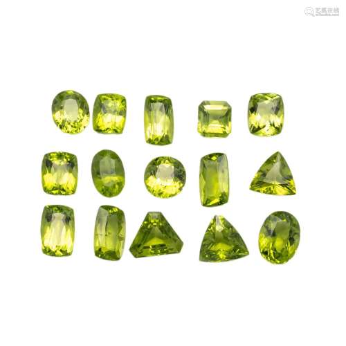 Peridot 44,33 ct, 15 peridots,