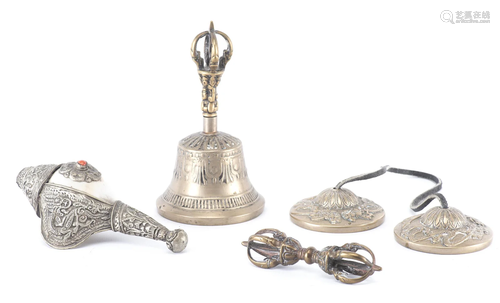 TIBET, Ensemble d'objets bouddhistes