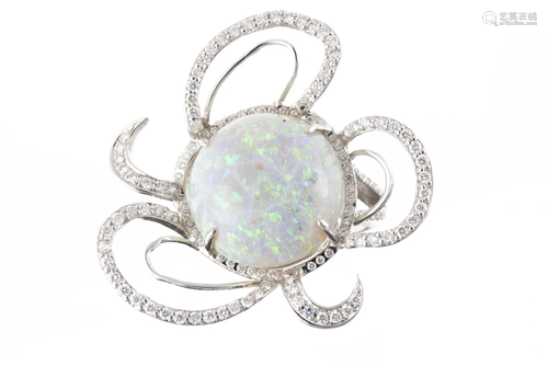 Diana CARMICHAEL bague fleur en or gris, opale centrale et d...