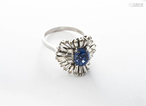 Bague or gris, saphir de Ceylan et diamants