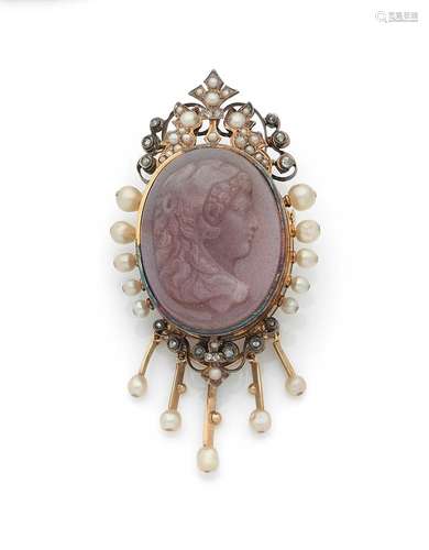 Broche porte-souvenir en