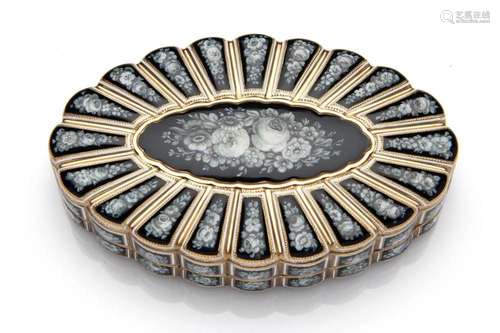 An antique gold diamond-set enamelled snuff box