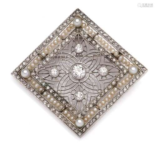 A Belle Epoque platinum diamond brooch