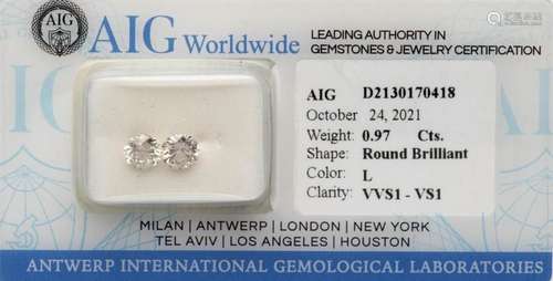 A pair of unmounted diamonds