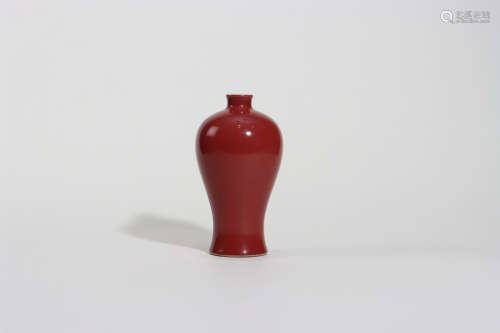 18世纪 红釉梅瓶