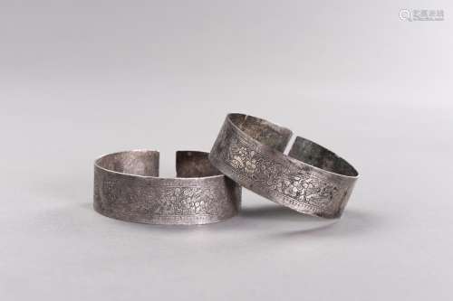 A PAIR OF SILVER BANGLES