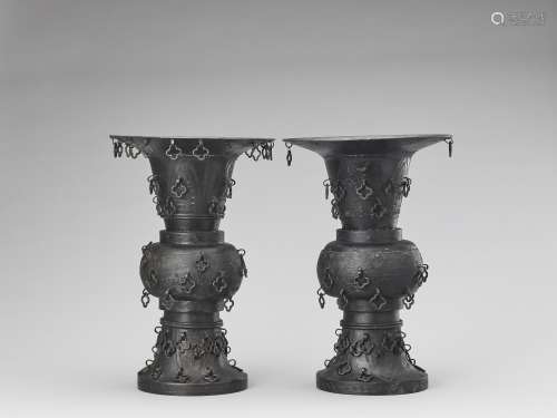 A PAIR OF METAL ALLOY ARCHAISTIC YEN YEN VASES, LATE QING TO...