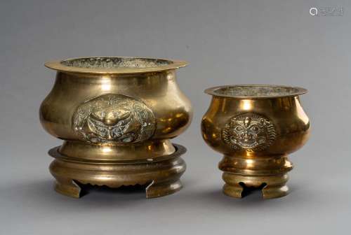 A LOT WITH TWO BRONZE CENSERS, 20TH CENTURY