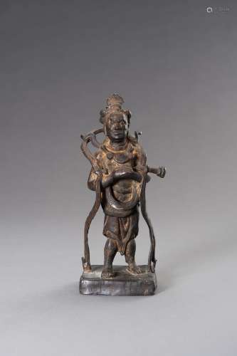 A LACQUER GILT BRONZE FIGURE OF A GUARDIAN KING, MING
