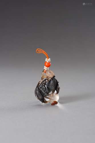 † AN AGATE 'CRAB' PENDANT, 18TH CENTURY